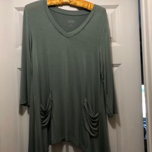 LOGO by Lori Goldstein Tops - Tunic length top with pockets LOGO by Lori Goldstein Tops - Tunic length top with pockets